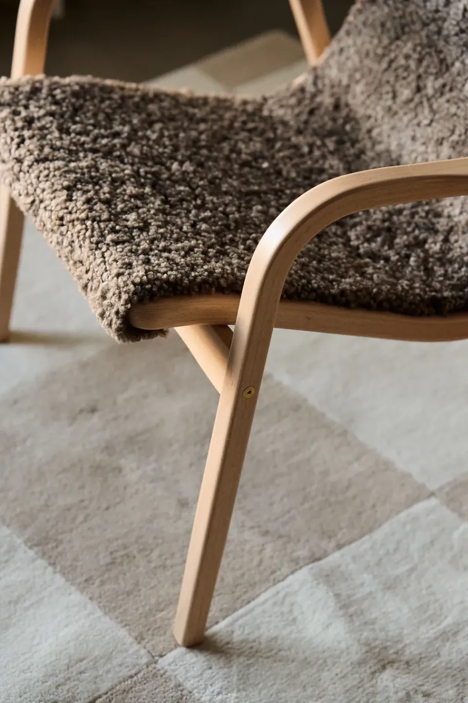 Swedese Armchairs & Footstools*Lamino arm chair laquered beech/sheep skin, Sahara (nougat brown) Beige