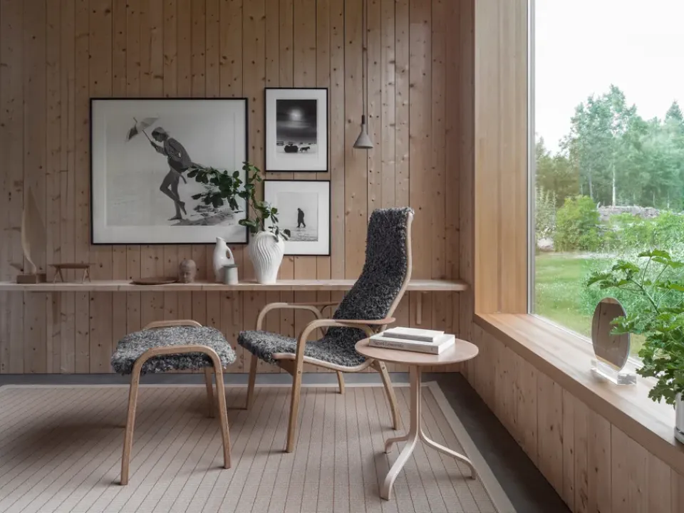 Swedese Armchairs & Footstools*Lamino armchair and footstool oiled oak/sheepskin, Sahara (nougat-) Brown