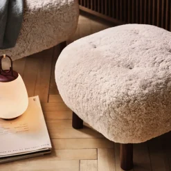 &Tradition Armchairs & Footstools*Little Petra ATD1 footstool, Sheepskin moonlight-oiled walnut legs White