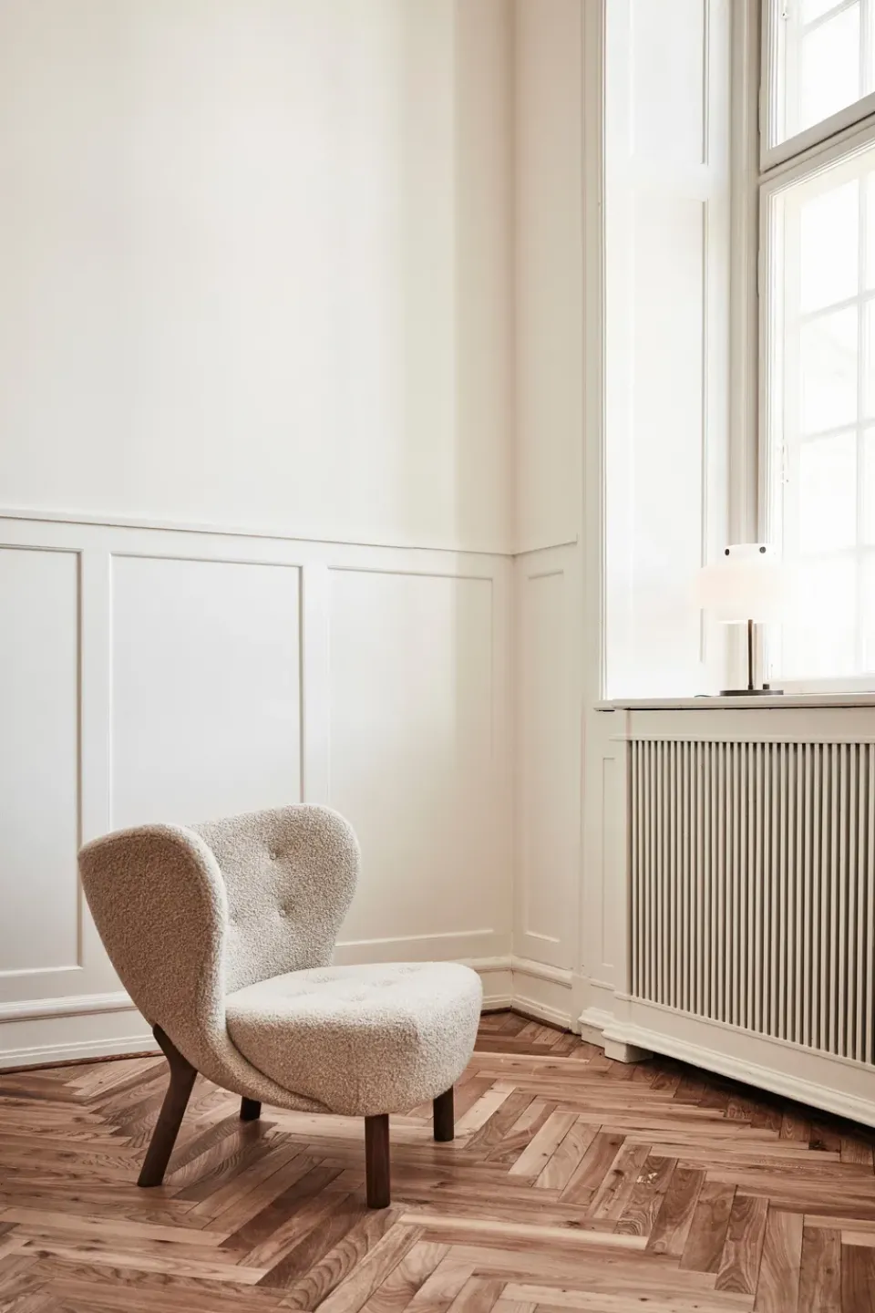 &Tradition Armchairs & Footstools*Little Petra VB1 armchair, Oiled walnut-Karakorum 003 Beige