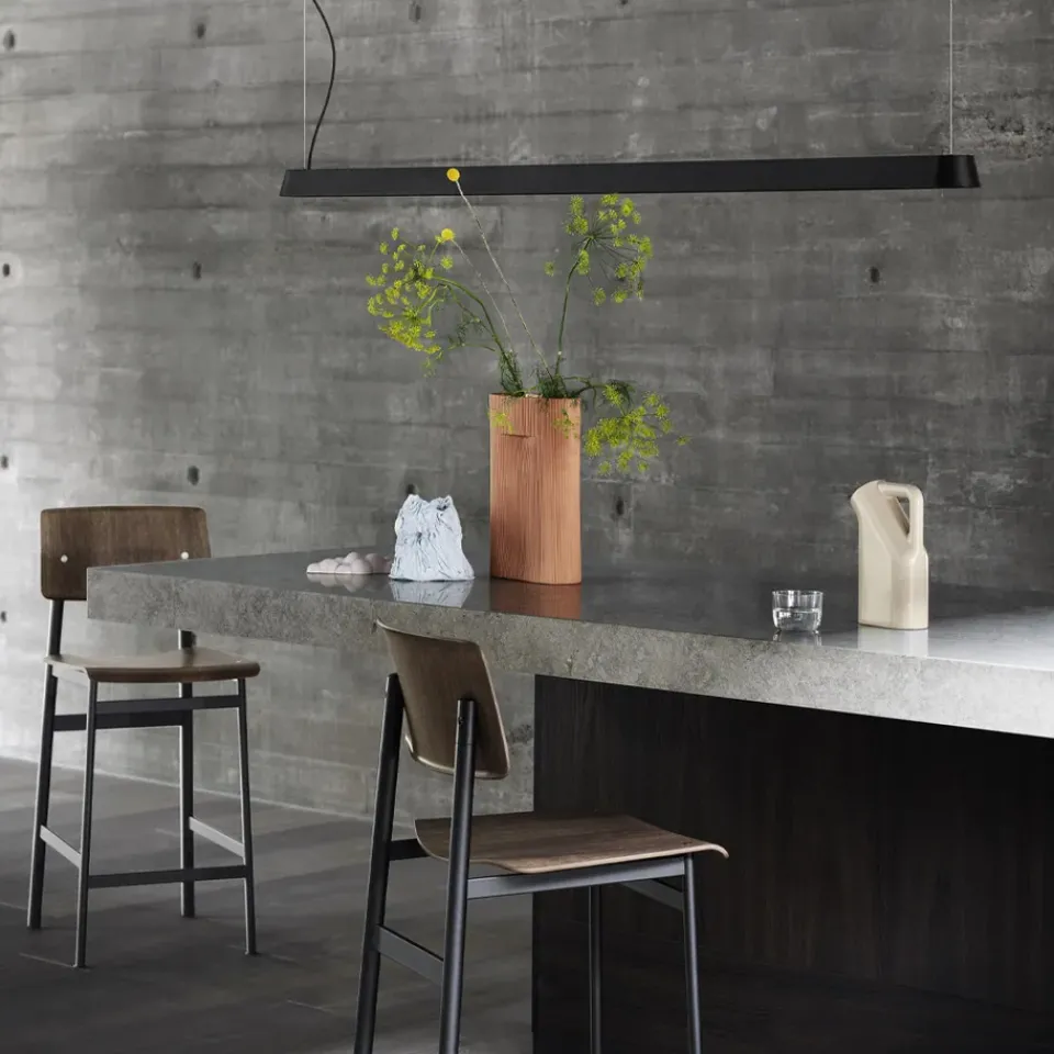 Muuto Bar Stools*Loft barstool, Oak, high, black steel legs Beige