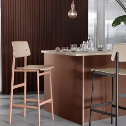 Muuto Bar Stools*Loft barstool, Oak, high, black steel legs Beige