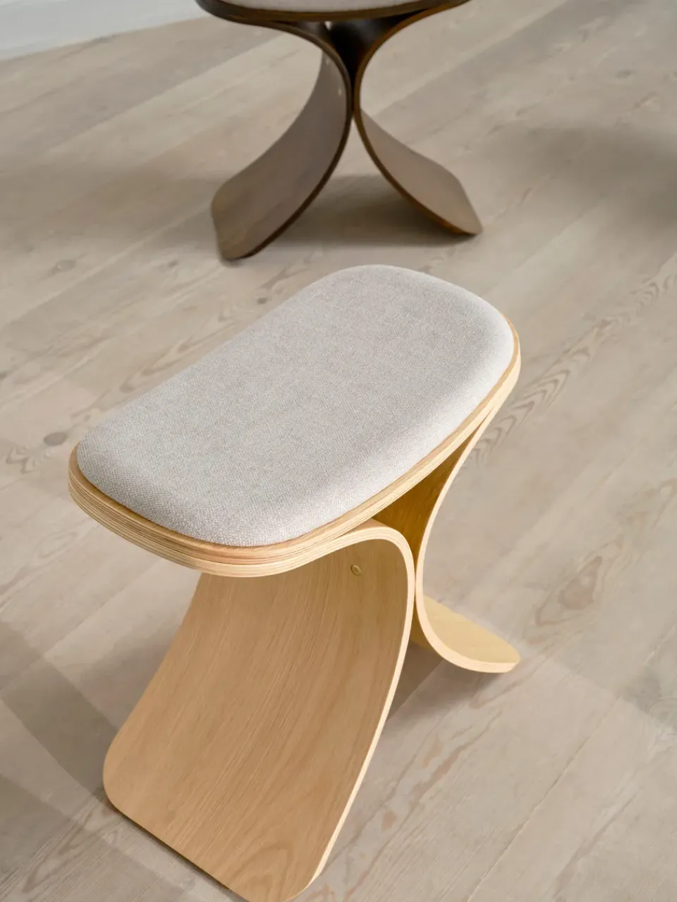 Gejst Stools*Luno stool 48x28x72 cm, Oak- textile Beige