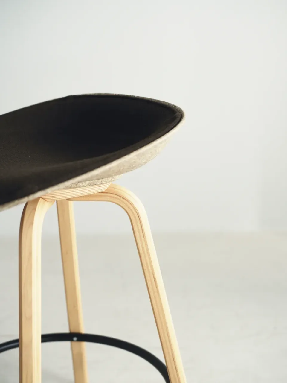 Normann Copenhagen Bar Stools*Mat Barstool front-upholstered 65 cm., Ultra 41599-hemp-beech- steel Black