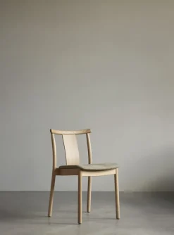 Audo Copenhagen Chairs*Merkur chair with cushion, Oak-Hallingdal 0200 Beige