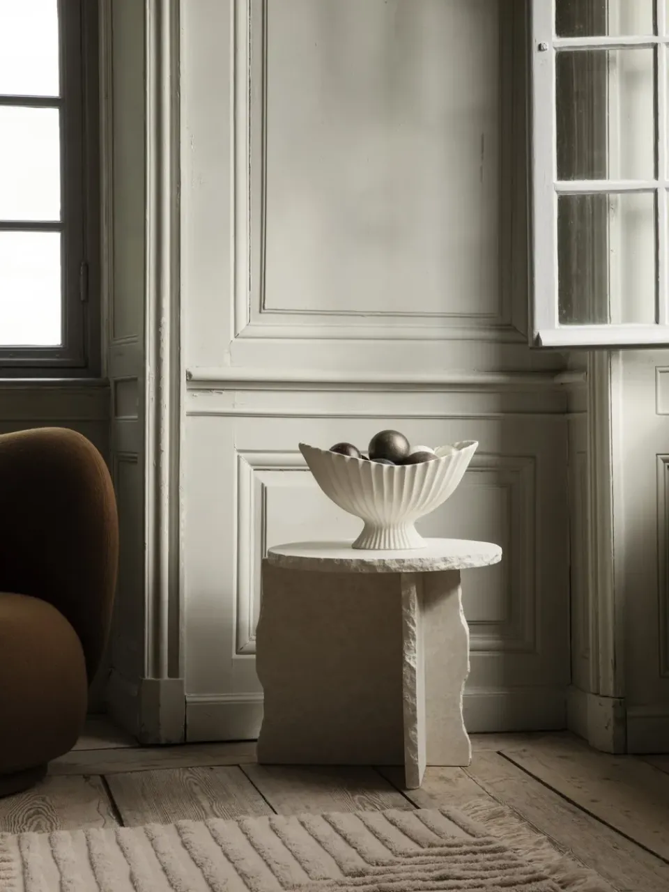 Ferm Living Side Tables*Mineral Sculptural table Ø52 cm, Bianco Curia White