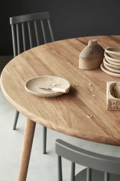 Stolab Dining Tables*Miss Tailor dining table round Ø130 cm, Oak naturell oil fixed disk Beige
