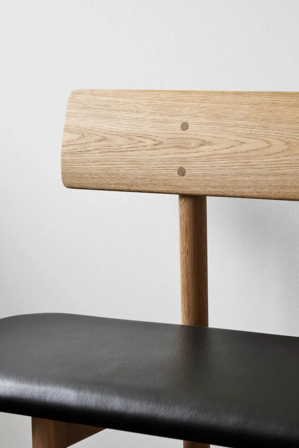 Fredericia Furniture Benches*Mogensen 3171 bench, Soaped oak-leather omni 301 Black