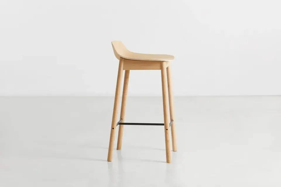 Woud Bar Stools*Mono barstool 65 cm, White pigmented oak Beige