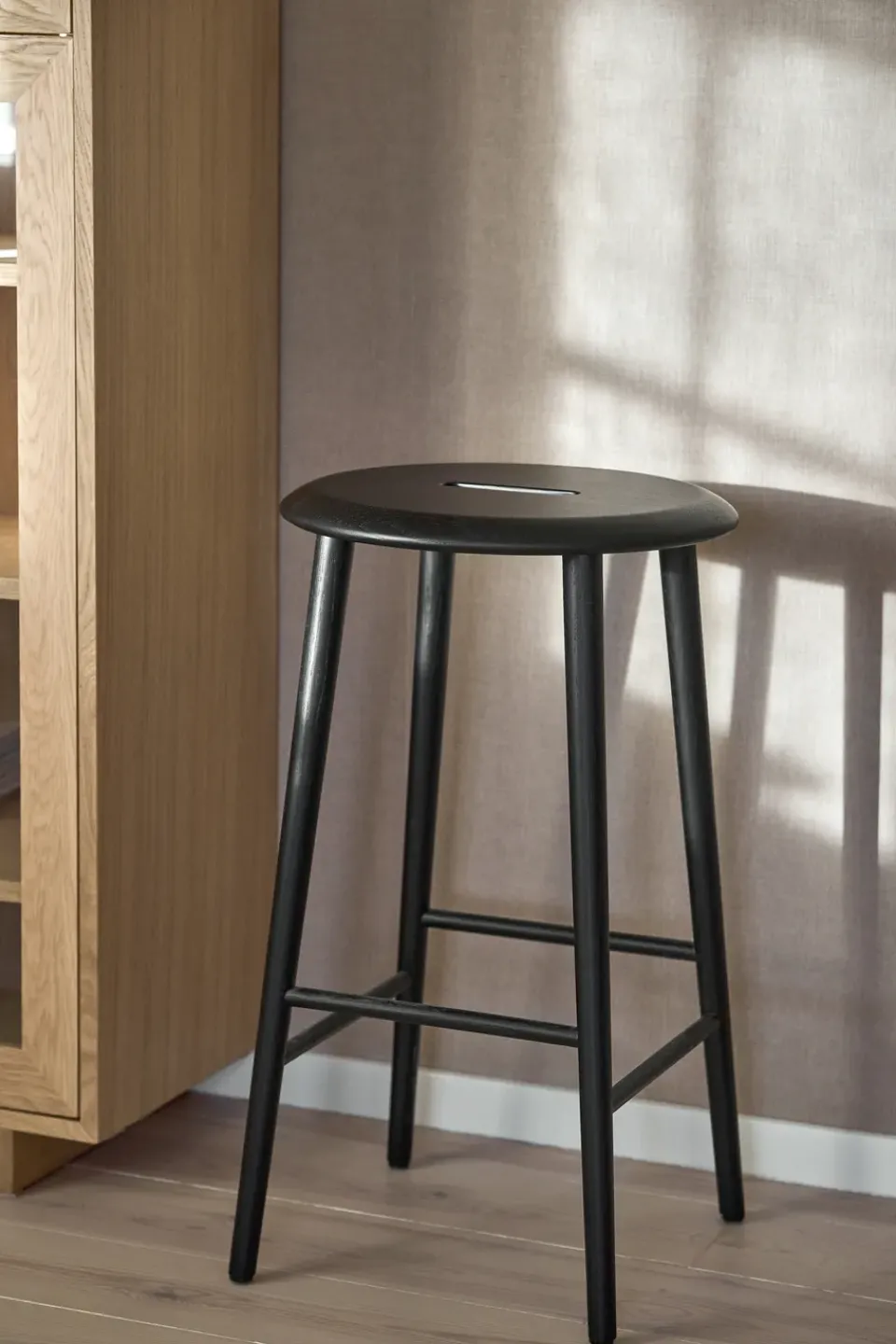1898 Bar Stools*Norrabo barstool 65 cm, lacquered oak Black