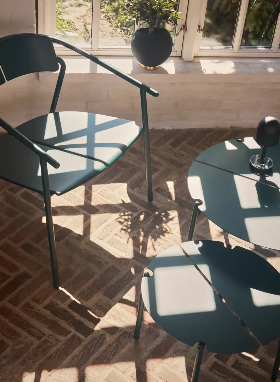 AYTM Table For Outdoor Use*NOVO lounge table Ø70x45 cm, Forest Green