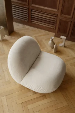 GUBI Armchairs & Footstools*Pacha lounge chair, Mumble 10-pearl gold Beige
