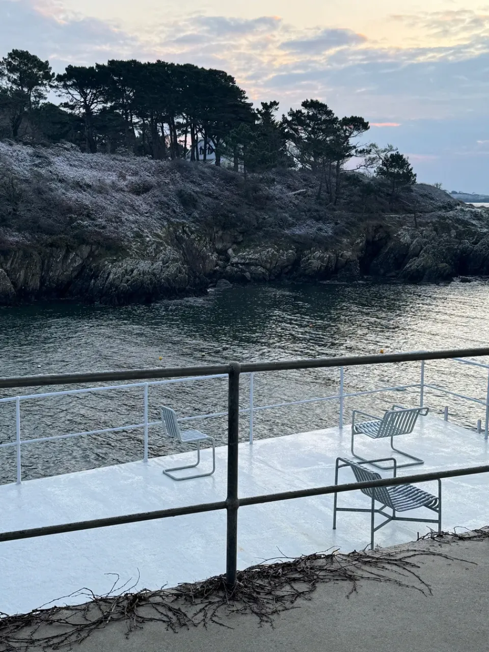 HAY Balcony Furniture*Palissade Cantilever chair, Hot galvanised steel Silver-coloured