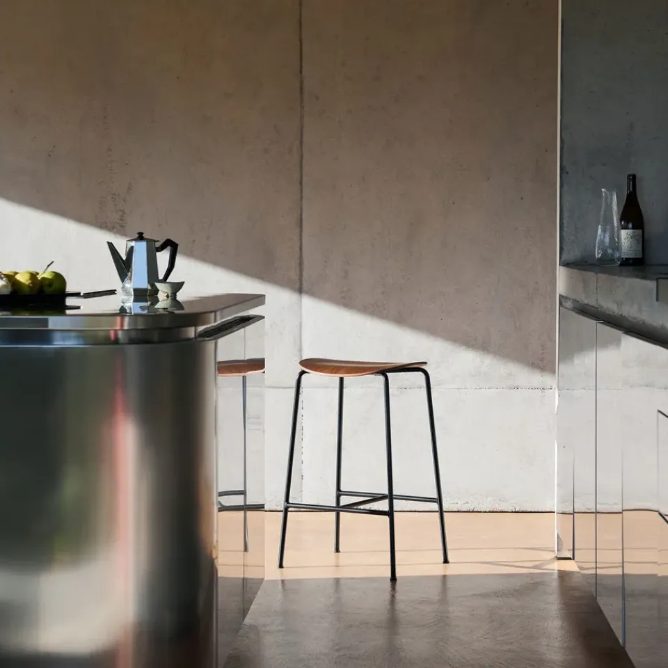 &Tradition Bar Stools*Pavilion AV38 bar stool 79 cm, Black-lacquered walnut Brown
