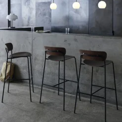 &Tradition Bar Stools*Pavilion AV9 barstool, Oak lacquer, steel legs Beige