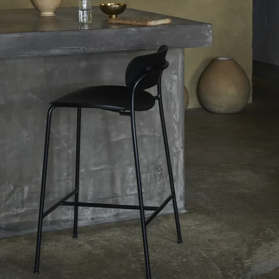 &Tradition Bar Stools*Pavilion AV7 barstool, Walnut lacquer, steel legs Brown