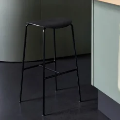 &Tradition Bar Stools*Pavilion AV37 counter stool 68 cm, - lacquered oak Black