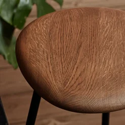 Warm Nordic Bar Stools*Pebble barstool, Ash oil, h.65, black legs Beige