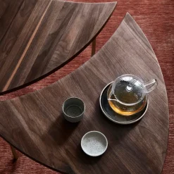 &Tradition Side Tables*Pinwheel side table HM7, Walnut BrownGold-coloured