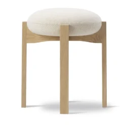 Fredericia Furniture Stools*Pioneer low stool, Hallingdal 200-lacquered oak Beige
