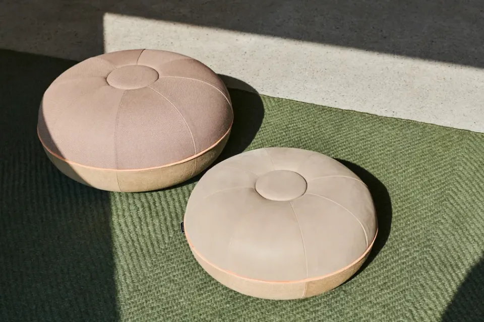 Fritz Hansen Sitting Poufs*Pouf sit pouf small, Light Grey