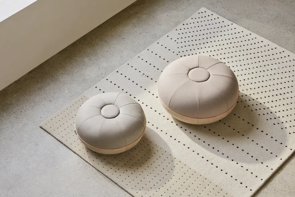 Fritz Hansen Sitting Poufs*Pouf sit pouf small, Light Grey