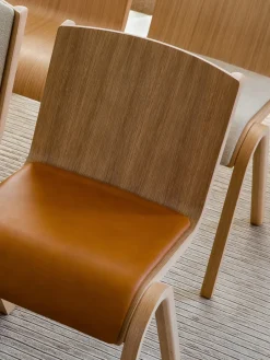 Audo Copenhagen Chairs*Ready chair upholstered seat, Red oak-Dakar 0329 Brown