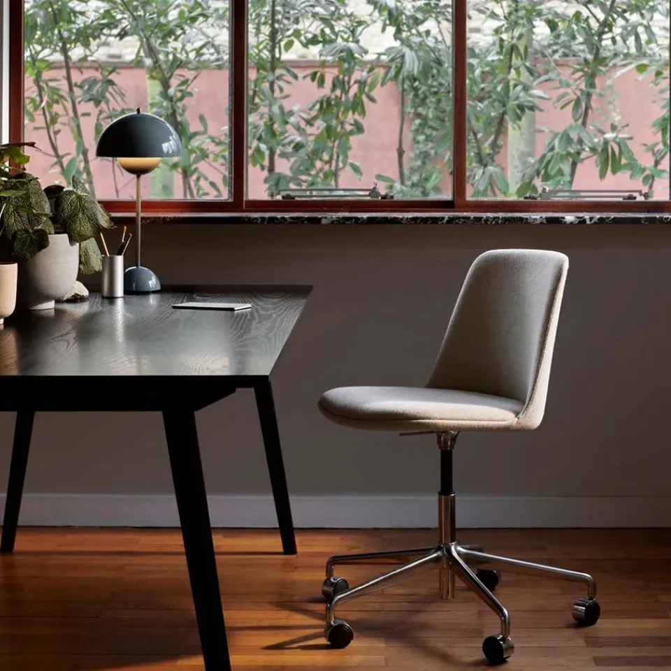 &Tradition Office Chairs*Rely HW31 office chair, Hallingdal 753-black base Blue