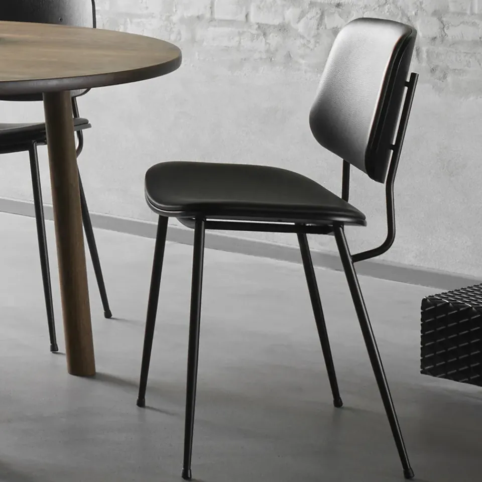 Fredericia Furniture Chairs*Søborg 3062 Metal chair fully upholstered, Leather omni 301 - Black