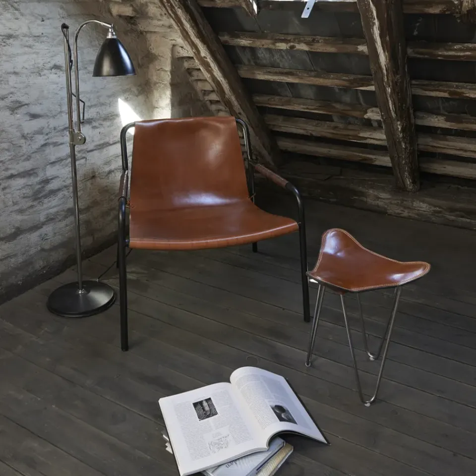 OX Denmarq Chairs|Armchairs & Footstools*September lounge chair, Leather cognac. black laquered steelstand Brown