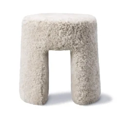 Fredericia Furniture Sitting Poufs*Sequoia ottoman, Sheepskin moonlight White