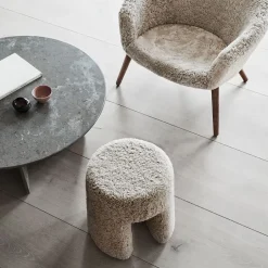 Fredericia Furniture Sitting Poufs*Sequoia ottoman, Sheepskin moonlight White