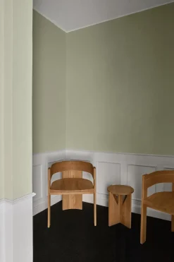 Kristina Dam Studio Stools*Simple stool Ø36 cm, Warm lacquered oak Beige