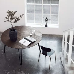 MUUBS Dining Tables*Space dining table Ø 150 cm, Smoked oak Brown