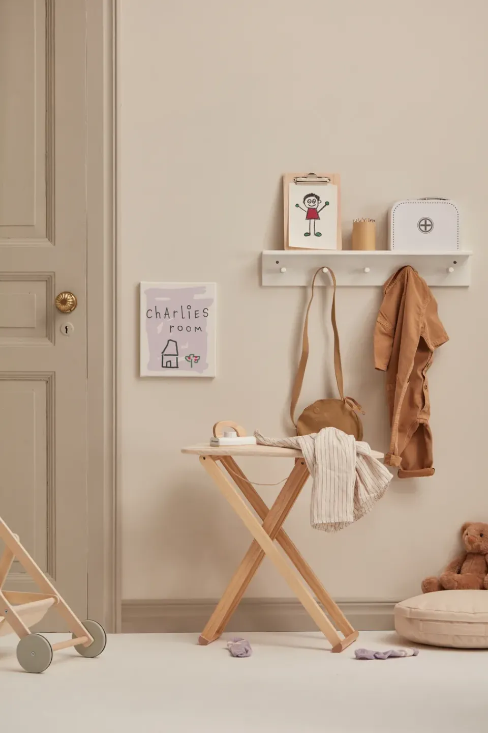 Kid's Concept Clothes Hooks & Hangers*Star shelf with hooks, White