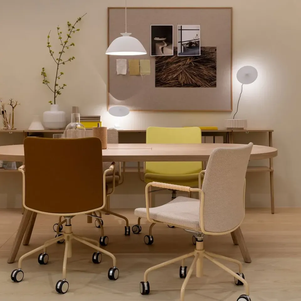 Swedese Office Chairs*Stella office chair can be raised/lowered with tilt, Leather elmosoft 99999 , chrome stand, leather-covered armrests, flexible back Black