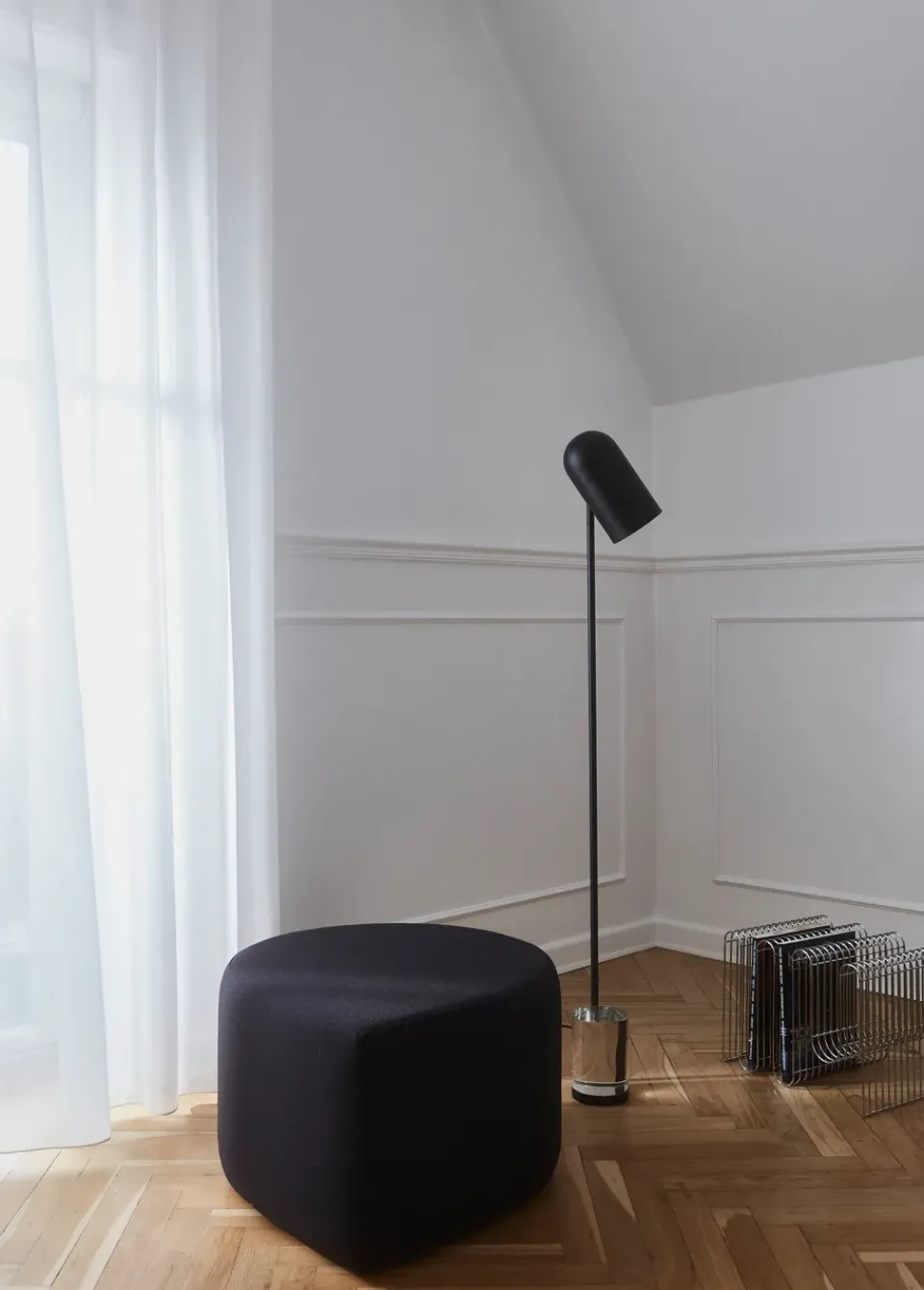 AYTM Sitting Poufs*Stilla pouf bouclé, Anthracite GreyBlack