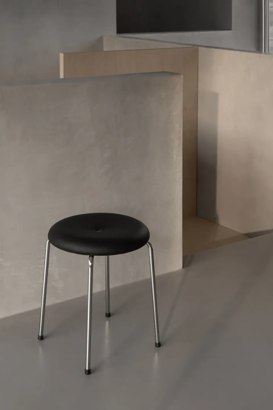 Lammhults Stools*Stool bench, Black leather–chrome frame, 45 cm BlackSilver-coloured