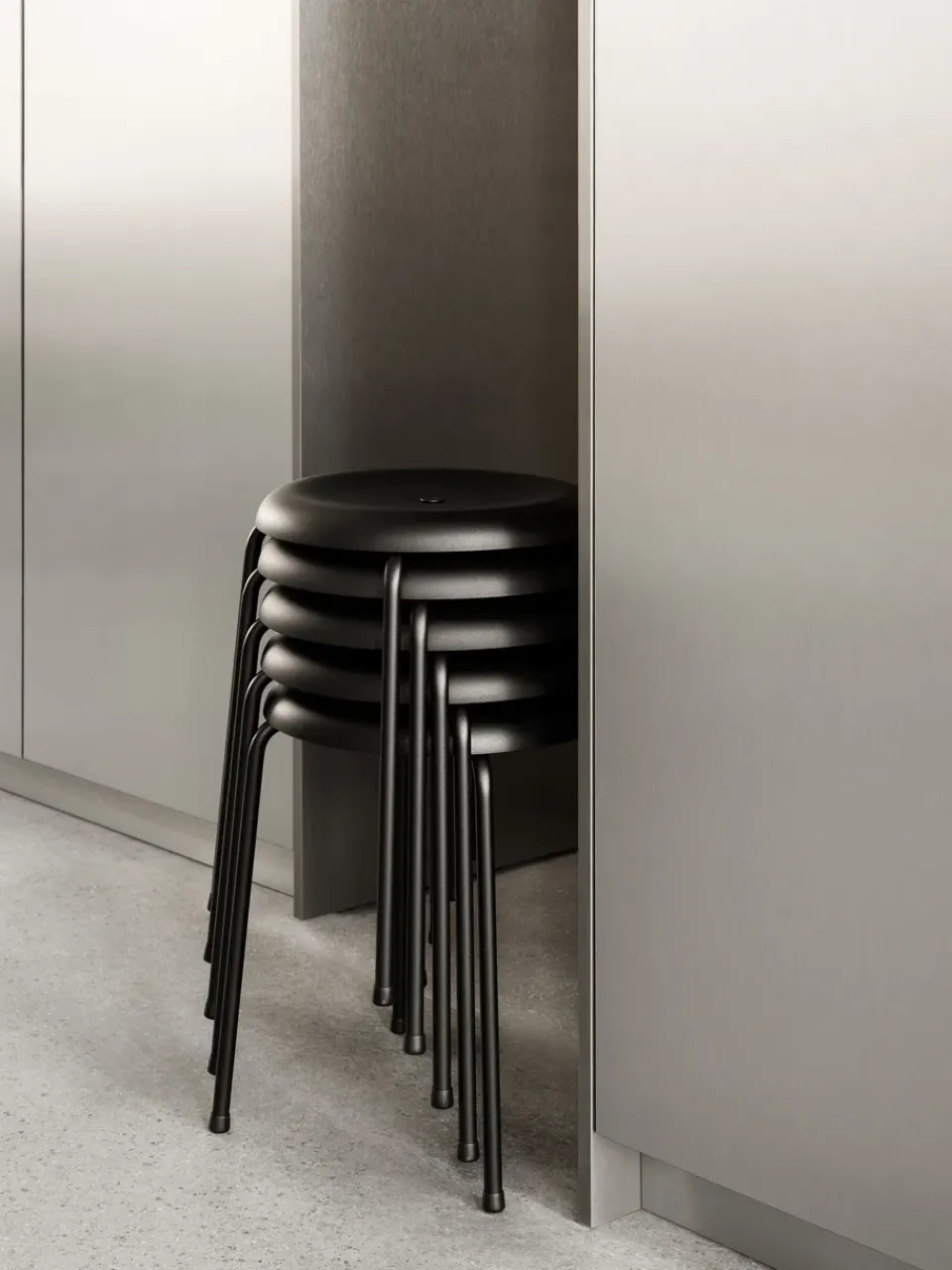 Lammhults Stools*Stool bench, Black leather–chrome frame, 45 cm BlackSilver-coloured