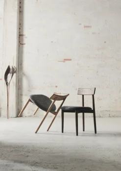 MUUBS Chairs*Tetra chair with padded seat, Concrete coloured fabric-natural oiled oak GreyBrown