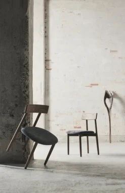MUUBS Chairs*Tetra chair with padded seat, Granite coloured fabric-dark oiled oak GreyBrown