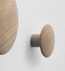 Muuto Clothes Hooks & Hangers*The Dots clothes hook oak, Ø9 cm Brown