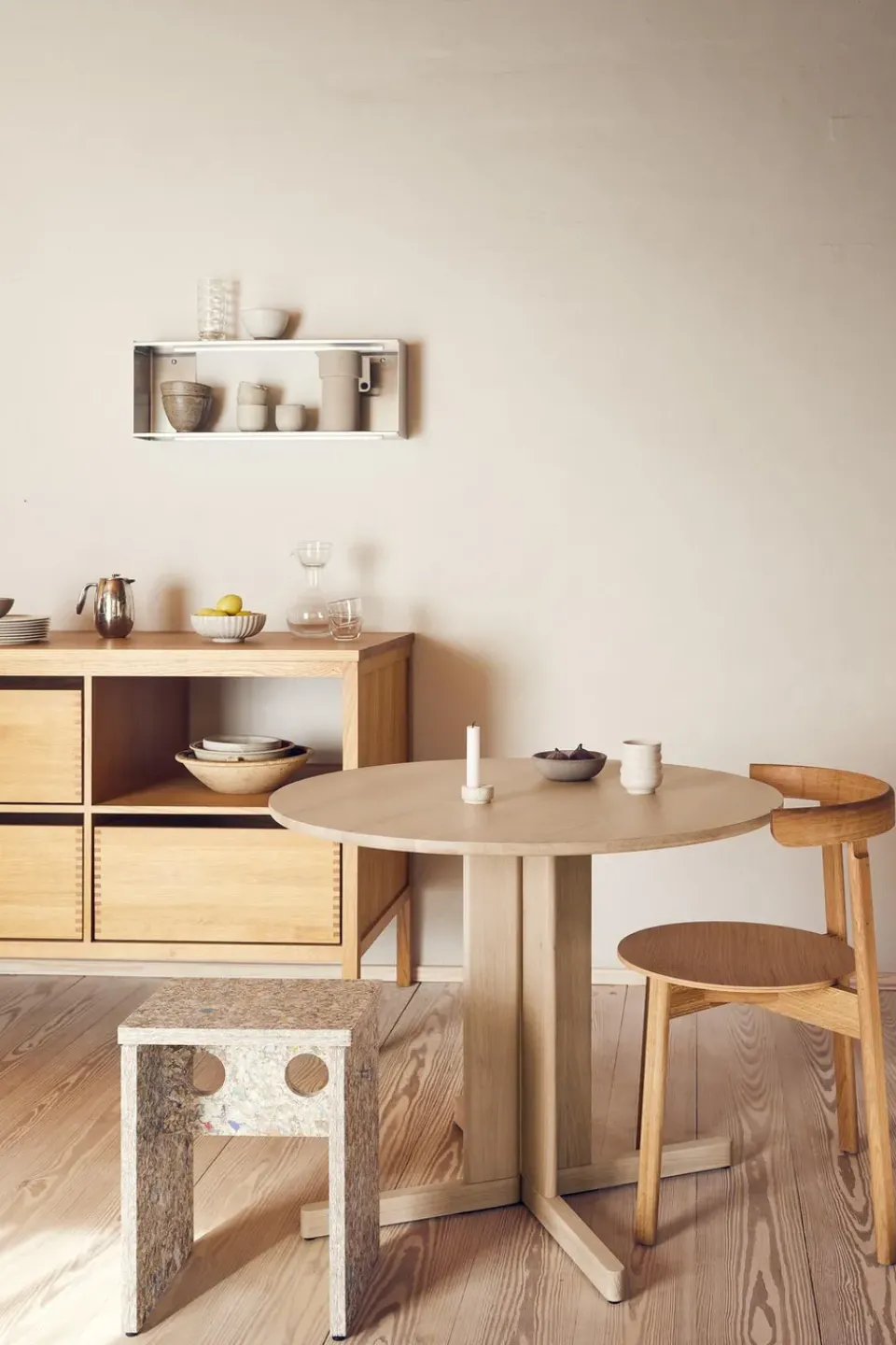 Form & Refine Dining Tables*Trefoil dining table Ø75 cm, White oak Beige