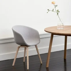 HAY Dining Tables*Triangle Leg dining table round, water-based lacquered oak Beige