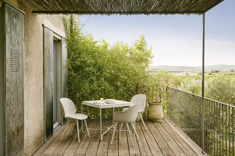 GUBI Table For Outdoor Use*Tropique table 90x90x75 cm, Classic semi matt White