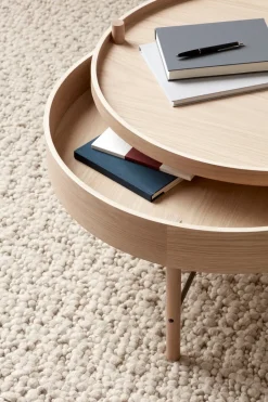 Audo Copenhagen Coffee Tables*Turning table, natural oak-chrome Brown