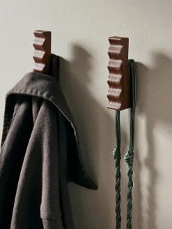 Ferm Living Clothes Hooks & Hangers*Unda hook 2-pack, Dark Brown