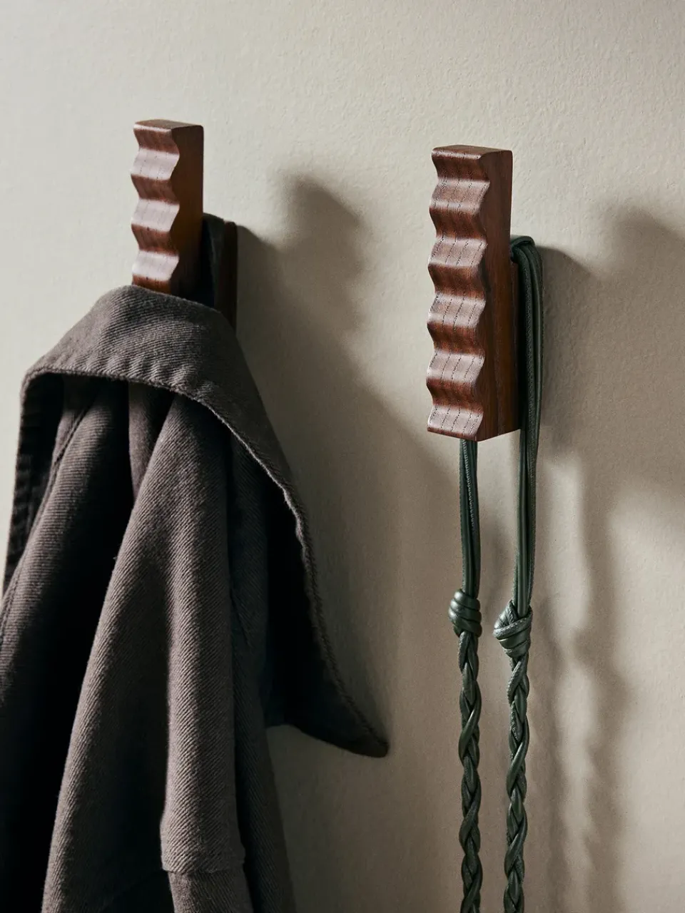 Ferm Living Clothes Hooks & Hangers*Unda hook 2-pack, Dark Brown