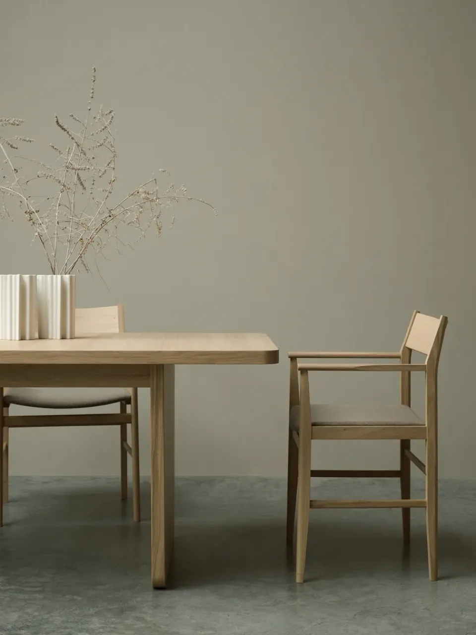 Mavis Dining Tables*Vaud dining table, White pigmented oak, 2 pcs inserts Brown