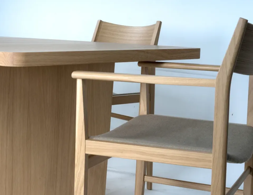 Mavis Dining Tables*Vaud dining table, White pigmented oak, 2 pcs inserts Brown